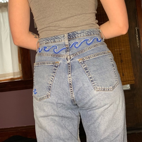 Vintage Light Wash Mom Jeans Hand Painted - Picture 4 of 7